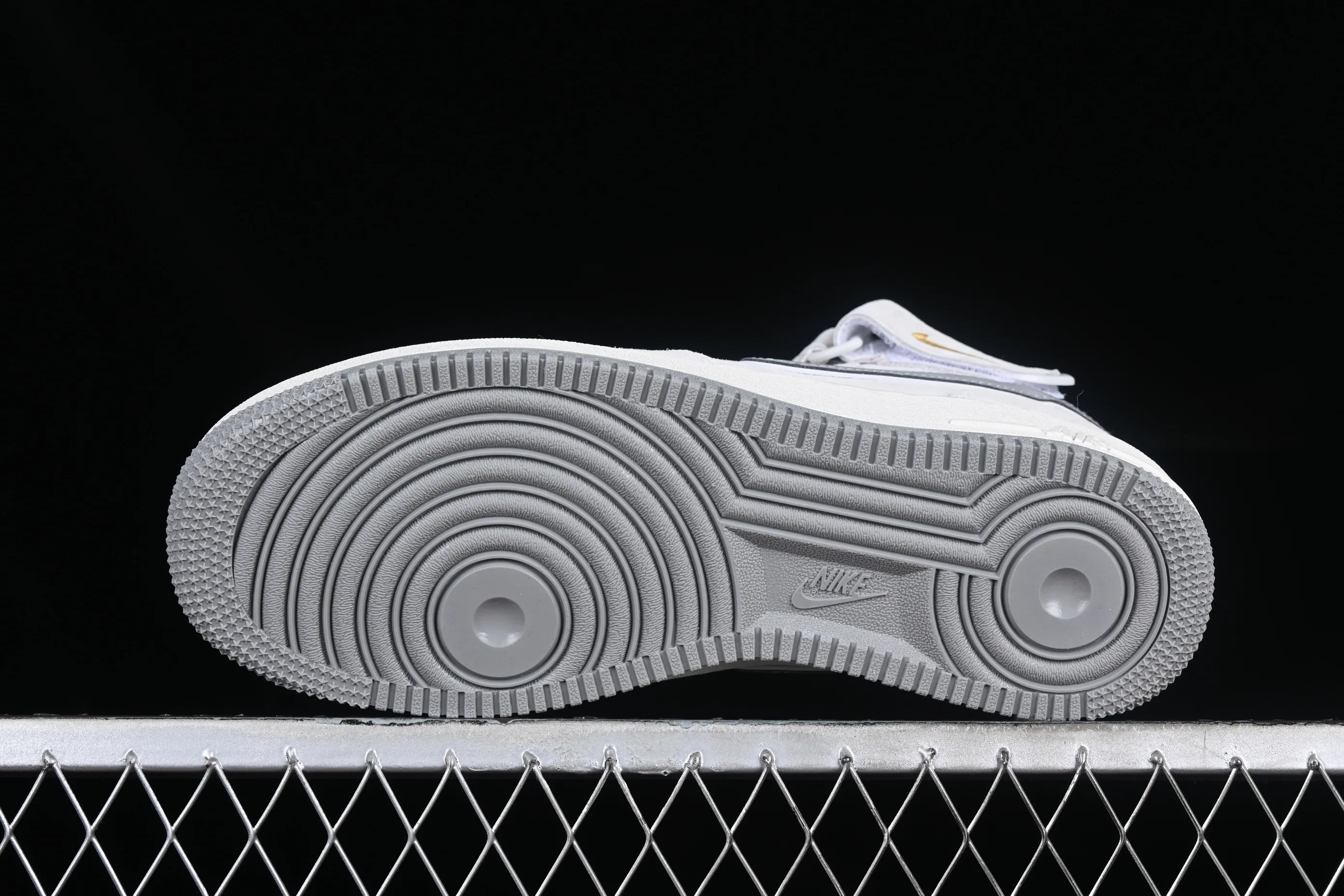 All categories Nk Air Force 1 Air Force series Nk Air Force 1 Mid Air Force mid-top Nk Air Force 1'07 Mid small hook gray suede Air Force One mid-top casual sneakers KG3031-012